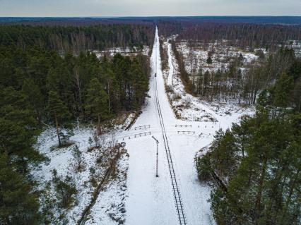 Переславль-Залесский, пос. Талицы.  Вид сверху на узкоколейную железную дорогу в Переславском  железнодорожном  музее.