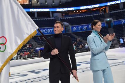 Москва.   Лыжник Александр Легков и двукратная олимпийская чемпионка по фехтованию на саблях Софья Великая на  презентации одежды из новой коллекции официальной формы российских спортсменов для XXIV Олимпийских зимних игр 2022 года в Пекине бренда Zasport.