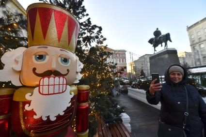 Москва. Во время фестиваля `Путешествие в Рождество` на Тверской площади