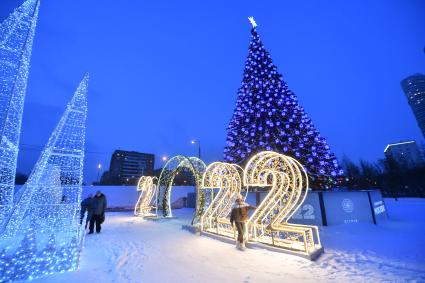 Москва.  Вид на новогоднюю иллюминацию .