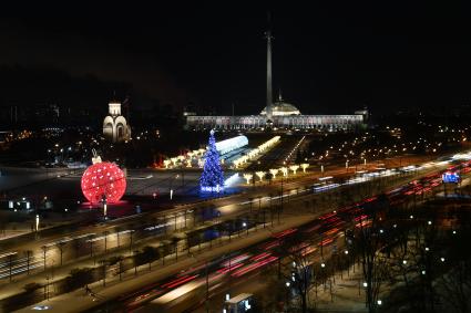 Москва. Новогоднее оформление на Кутузовском проспекте и Музей Победы на Поклонной горе.