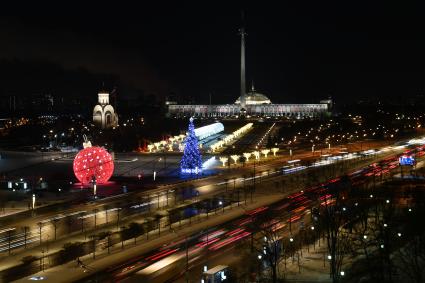 Москва.  Новогоднее оформление на Кутузовском проспекте и   Музей Победы на Поклонной горе.