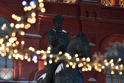 Москва.  Новогоднее оформление города на Манежной площади.