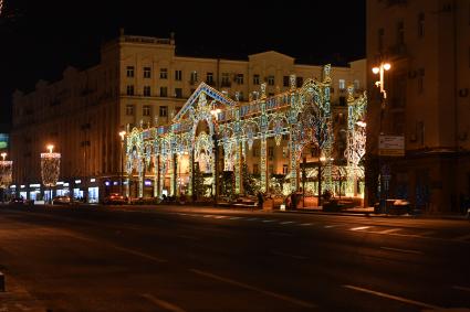 Москва.  Новогоднее оформление на Тверской улице.