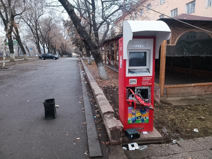 Казахстан. г.Алма-Ата. Терминал приема платежей, разграбленный мародерами в ходе беспорядков. В Казахстане прошли массовые акции протестов, вызванные ростом цен на сжиженный нефтяной газ, которые потом переросли в беспорядки и погромы.