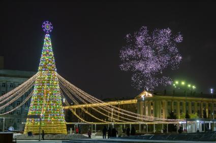 Красноярск. Салют во время празднования Нового года.