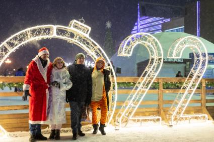 Красноярск. Молодые люди во время празднования Нового года.