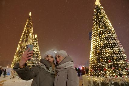 Самара. Девушки во время празднования Нового года.