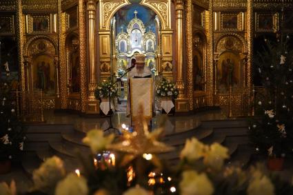 Самара.  Ночная Рождественская  служба в соборе Равноапостольных Кирилла и Мефодия.