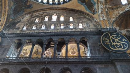 Турция. г. Стамбул. Большая мечеть Айя-София - бывший Собор Святой Софии. Галерея с византийскими фресками, куда вход теперь запрещён.