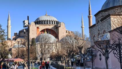 Турция. г. Стамбул. Большая мечеть Айя-София - бывший Собор Святой Софии.
