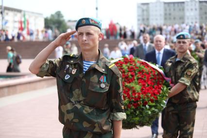 Беларусь, Витебск. Церемония возложения цветов к Вечному огню в рамках Дня Союзного государства.