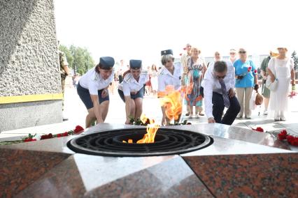 Беларусь, Витебск. Церемония возложения цветов к Вечному огню в рамках Дня Союзного государства.