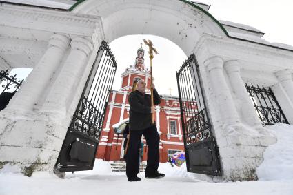 Московская область. г.Софрино. Крестный ход от Смоленской церкви в день Крещения Господня.