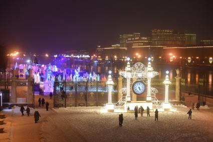 Москва. Фестиваль ледяных и снежных скульптур \"Снег и лед\" в парке Горького.