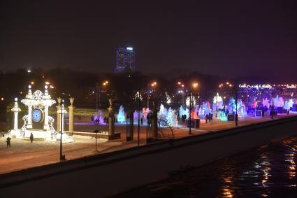 Москва. Фестиваль ледяных и снежных скульптур \"Снег и лед\" в парке Горького.