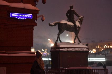 Москва.  Памятник маршалу Жукову на Манежной площади.