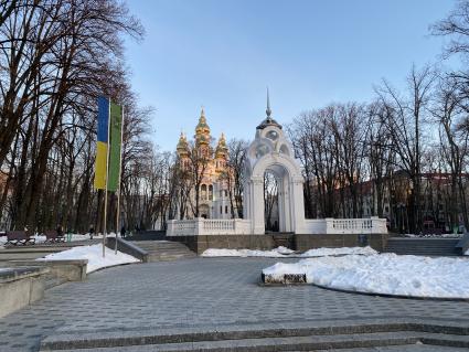 Украина. Харьков. Стеклянная струя на Сумской улице.