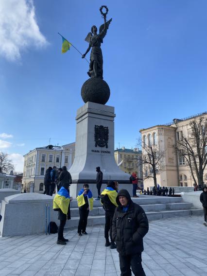 Украина. Харьков. Участники `Марша Единства` на площади Конституции.