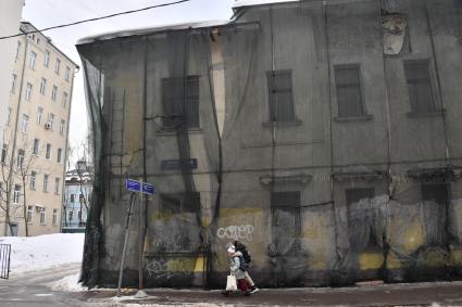 Москва.   Старый дом в Лялином переулке..