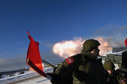 Екатеринбург. Свердловский военный полигон. Тренировка салютного расчета артиллеристов ЦВО перед празднованием 23 февраля, во время которой военнослужащие, стрелянными гильзами, выложили олимпийские кольца в поддержку Российских спортсменов выступающих на Олимпиаде-2022 в Пекине