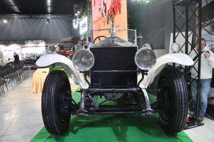 Москва. Автомобиль Rolls-Royce 40/50 HP на выставке `Царский выезд`, посвященной 115-летию Собственного Его Императорского Величества гаража, на ВДНХ.