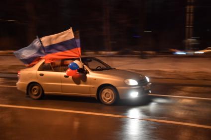 Москва.   Ночной патриотический  автопробег в поддержку ЛНР и ДНР `Своих не бросаем!` прошел в Москве.