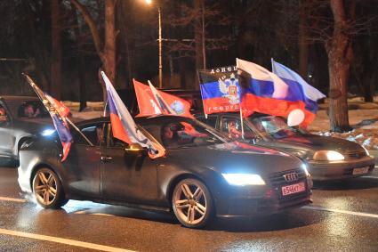 Москва.   Ночной патриотический  автопробег в поддержку ЛНР и ДНР `Своих не бросаем!` прошел в Москве.