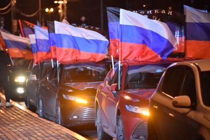 Москва.   Ночной патриотический  автопробег в поддержку ЛНР и ДНР `Своих не бросаем!` прошел в Москве.