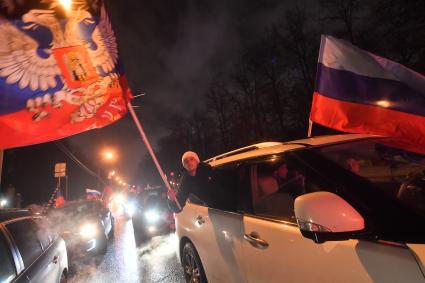 Москва.   Ночной патриотический  автопробег в поддержку ЛНР и ДНР `Своих не бросаем!` прошел в Москве.