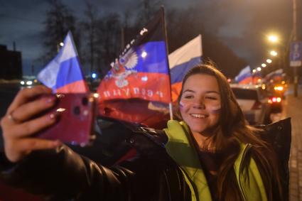 Москва.   Ночной патриотический  автопробег в поддержку ЛНР и ДНР `Своих не бросаем!` прошел в Москве.