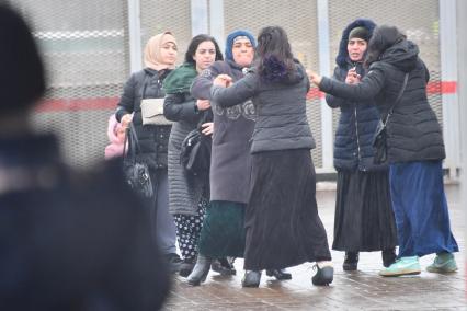 Москва. Цыгане на станции `Удельная`.