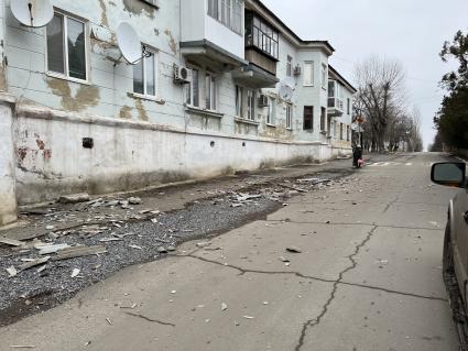 Донецкая область. г.Докучаевск. Жилой дом, пострадавший от обстрела.