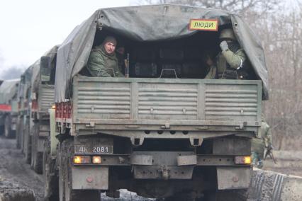 Донецкая область. Военная операции РФ по демилитаризации Украины. Военнослужащие в одном из освобожденных сел перед началом наступления.