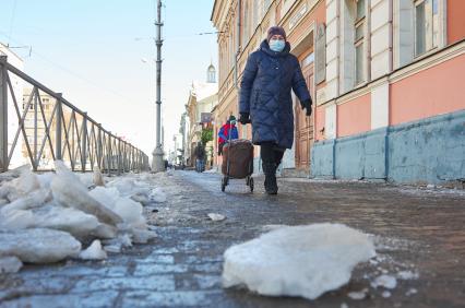 Пермь. Женщина на одной из улиц города.