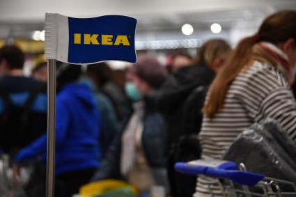 Московская область. Покупатели в магазине IKEA в торговом центре. Шведская компания товаров для дома IKEA объявила о приостановке деятельности с 4 марта в России.