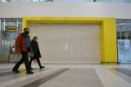 Екатеринбург. Магазин IKEA в ТЦ \'МЕГА\' приостановивший работу, т.к. компания приняла решение уйти с российского рынка, после начавшейся Российской спецоперации на Украине