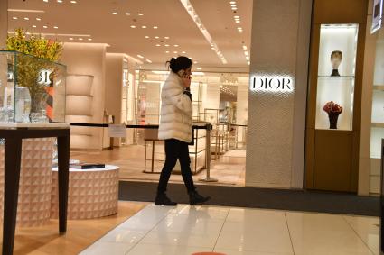 Москва. Закрытый бутик Dior в ЦУМе. Dior приостановил продажи в России из-за военной спецоперации РФ на Украине.