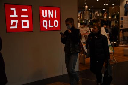 Москва. Магазин Uniqlo в ТРЦ `Афимолл Сити`. Японская компания Uniqlo приостанавливает работу на территории России.