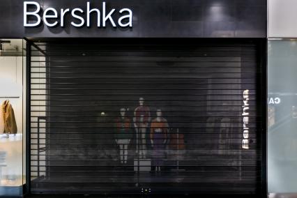 Челябинск. Закрытый магазин Bershka в торговом центре. Магазины Bershka приостановили продажи в России из-за военной спецоперации РФ на Украине.