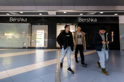 Челябинск. Закрытый магазин Bershka в торговом центре. Магазины Bershka приостановили продажи в России из-за военной спецоперации РФ на Украине.