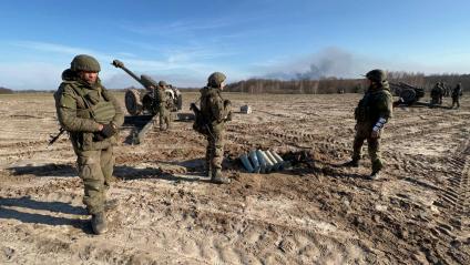 Киевская область. Вышгородский район. Военная операции РФ по демилитаризации Украины. Российские десантники ведут огонь по позициям ВСУ.