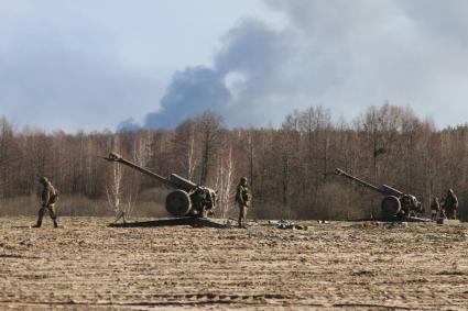 Киевская область. Вышгородский район. Военная операции РФ по демилитаризации Украины. Российские десантники ведут огонь по позициям ВСУ.