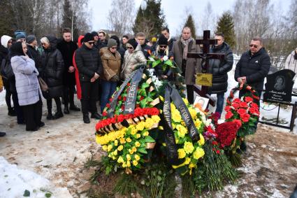 Москва.  Прощание с экс-солистом  группы  `Отпетые мошенники` Томом Хаосом  (Вячеслав Зинуров) на Ховринском кладбище.