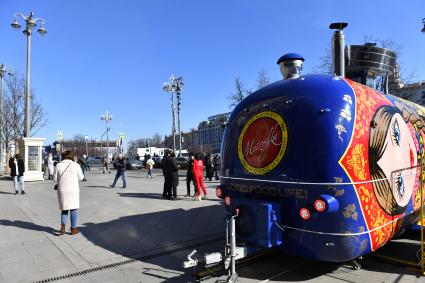 Москва.  Фуд-трак`Матрешка`, установлен у закрывшегося ресторана`Макдоналдс` на Пушкинской площади.