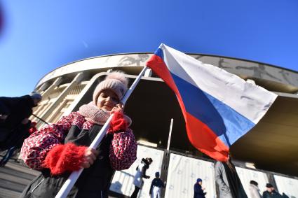 Москва. Участница митинга-концерта в `Лужниках`, посвященного 8-й годовщине воссоединения Крыма с Россией.