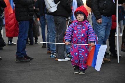 Москва. Участники митинга-концерта в `Лужниках`, посвященного 8-й годовщине воссоединения Крыма с Россией.