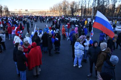 Москва. Участники митинга-концерта в `Лужниках`, посвященного 8-й годовщине воссоединения Крыма с Россией.