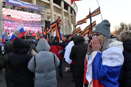 Москва. Участники митинга-концерта в `Лужниках`, посвященного 8-й годовщине воссоединения Крыма с Россией.