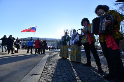 Москва. Участники митинга-концерта в `Лужниках`, посвященного 8-й годовщине воссоединения Крыма с Россией.